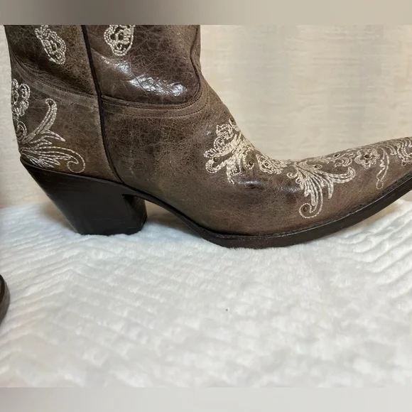 Soto Pre-Owned Great Condition Women’s Size 10.5 Embroidered Leather Boots - Picture 7 of 11